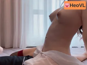 Xoạc tình nhân trung vú trắng tròn
